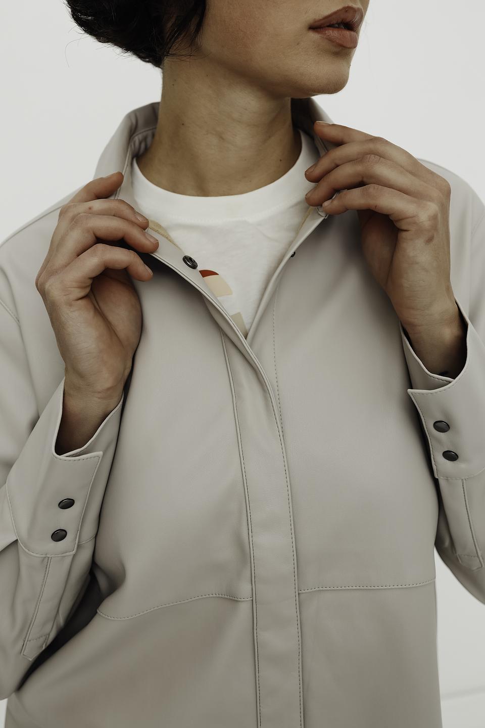 Рубашка Monari из экокожи бежевая