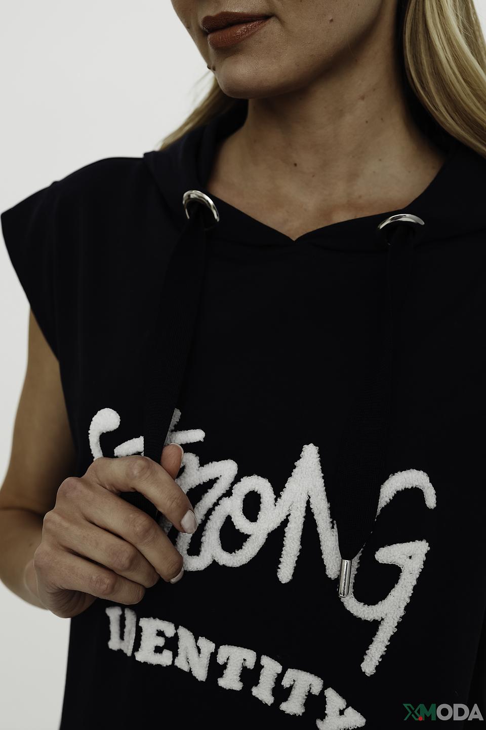 Платье Comma с надписью Strong Identity чёрное