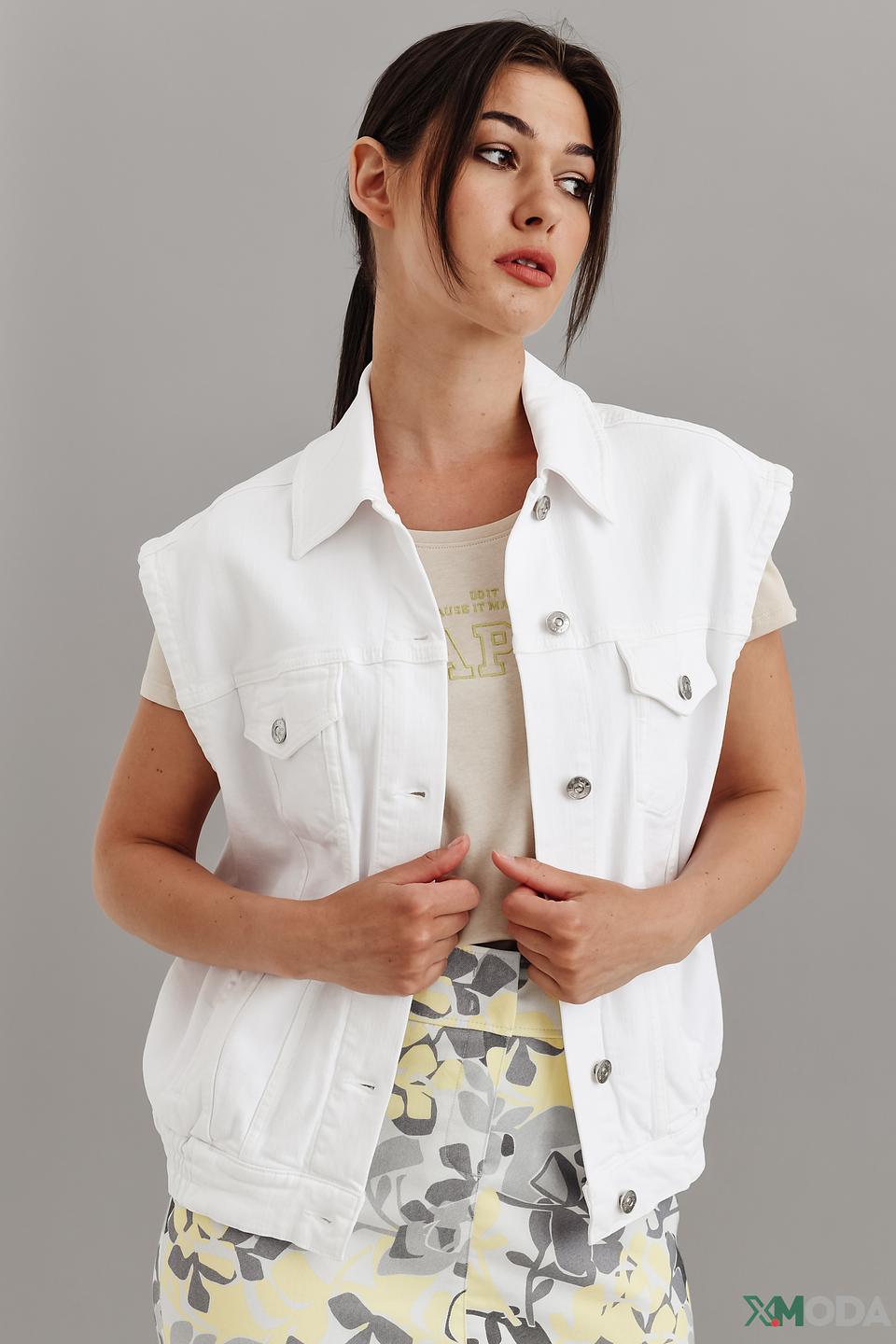 Жилет Oui белый с серебристыми пуговицами