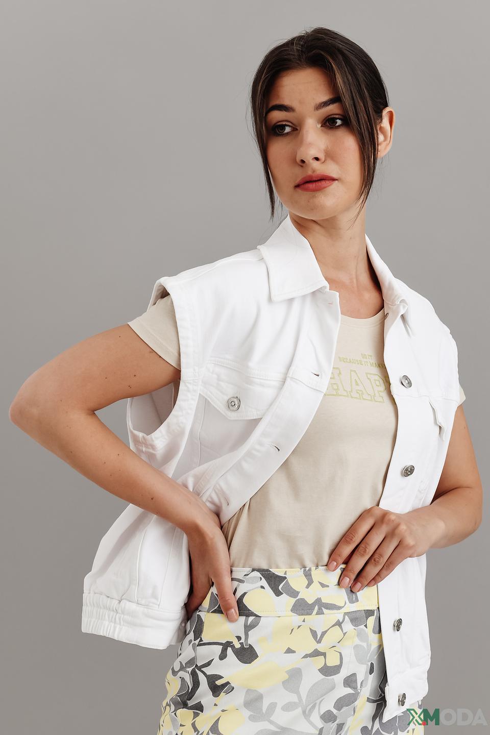 Жилет Oui белый с серебристыми пуговицами