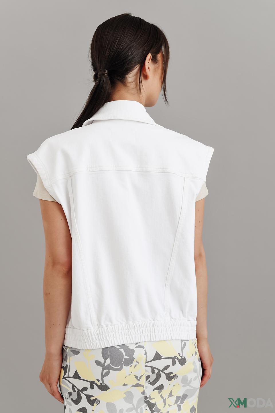 Жилет Oui белый с серебристыми пуговицами