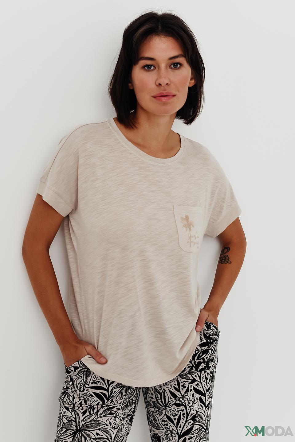 Футболка Lecomte бежевая с карманом