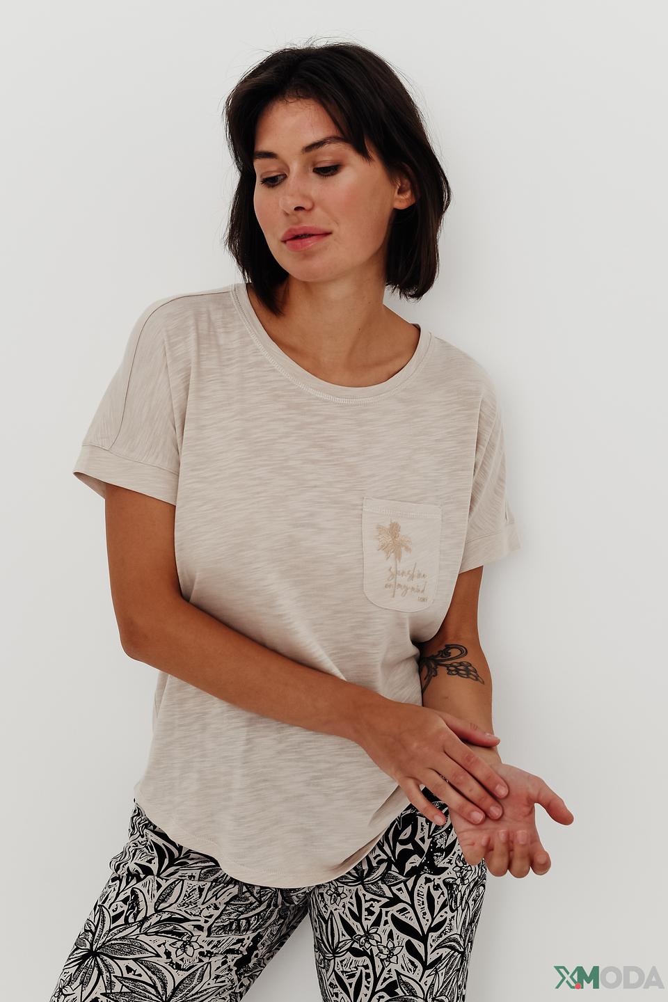 Футболка Lecomte бежевая с карманом