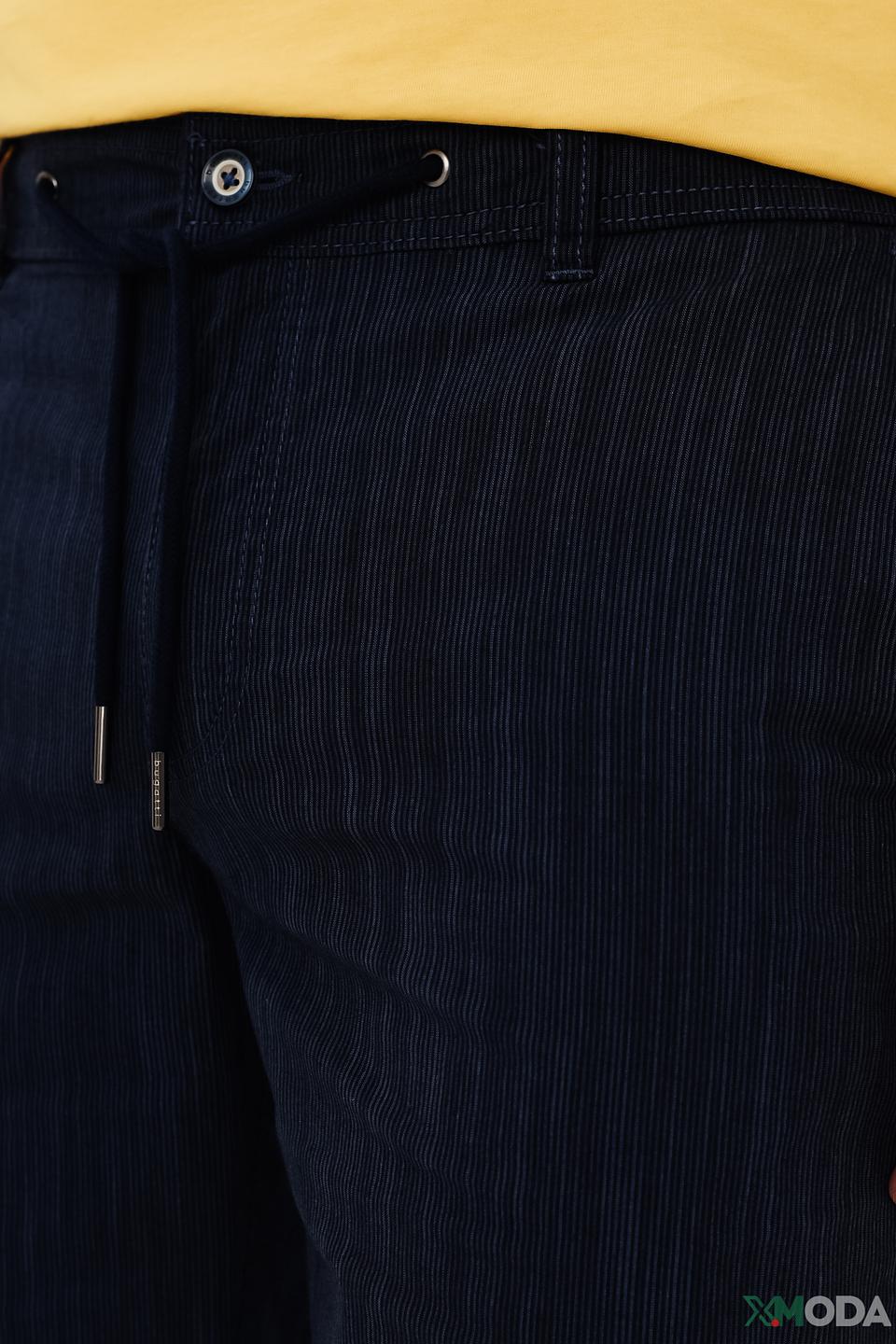 Шорты Bugatti синие с узором