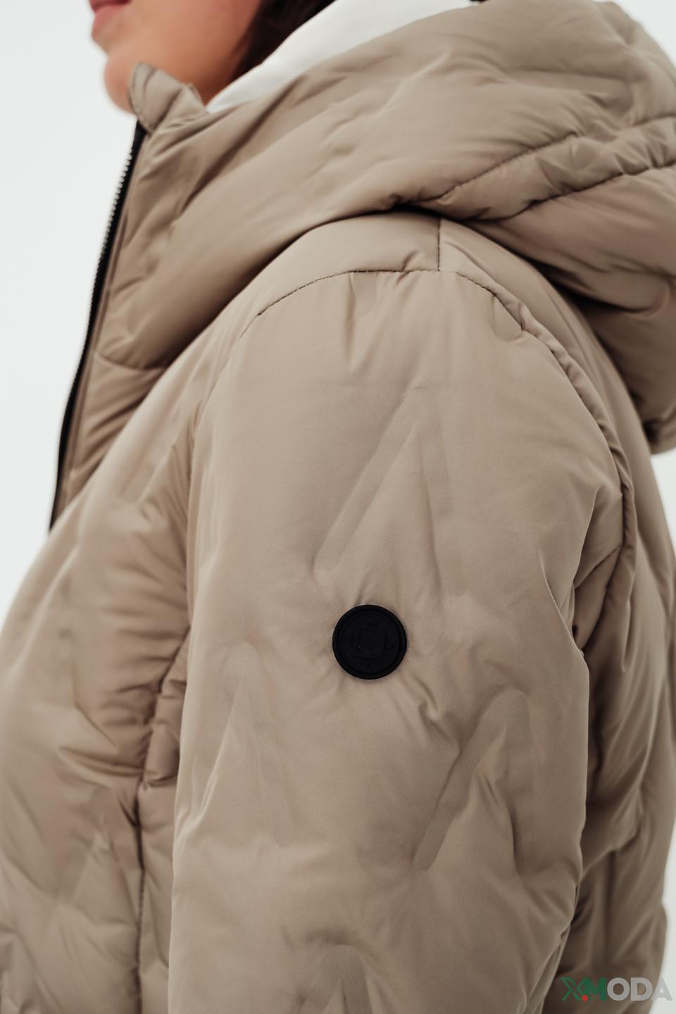 Пальто District стеганое бежевое