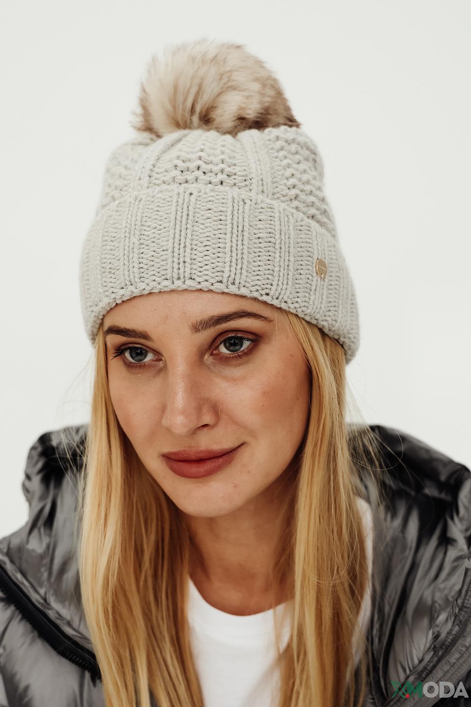 Шапка Coccinelle вязаная с помпоном