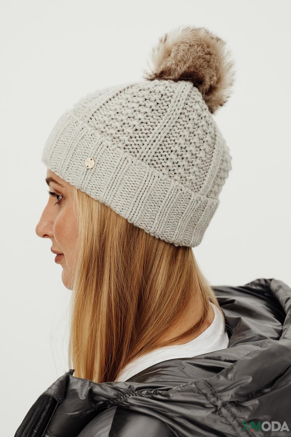 Шапка Coccinelle вязаная с помпоном