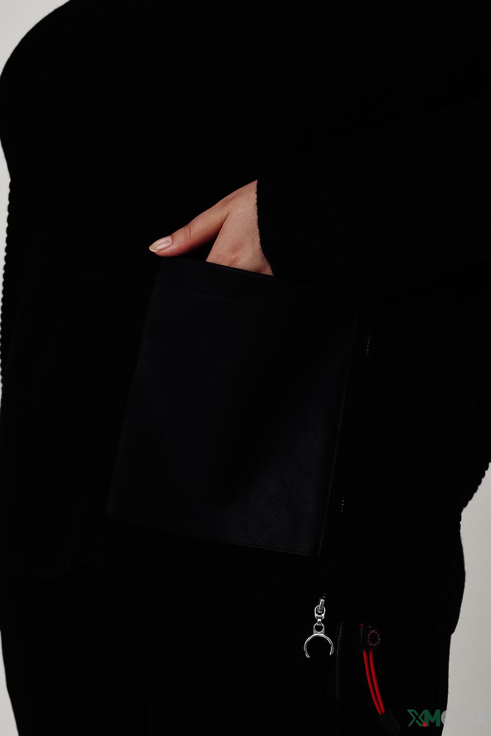 Пуловер Doris Streich с карманом черный