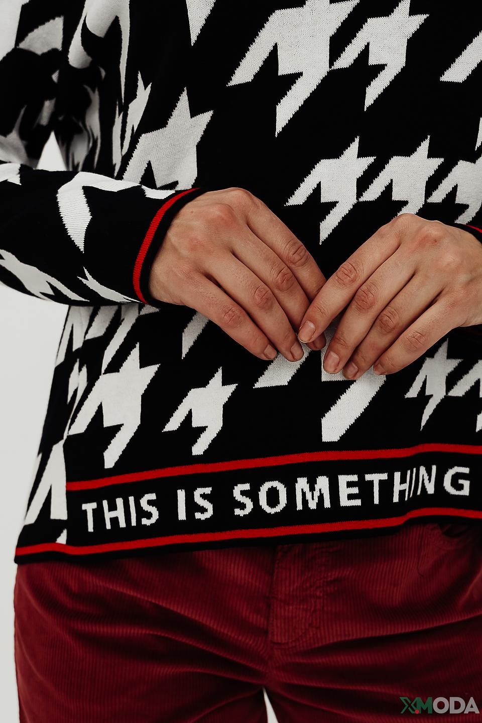 Пуловер Tuzzi в клетку с надписью