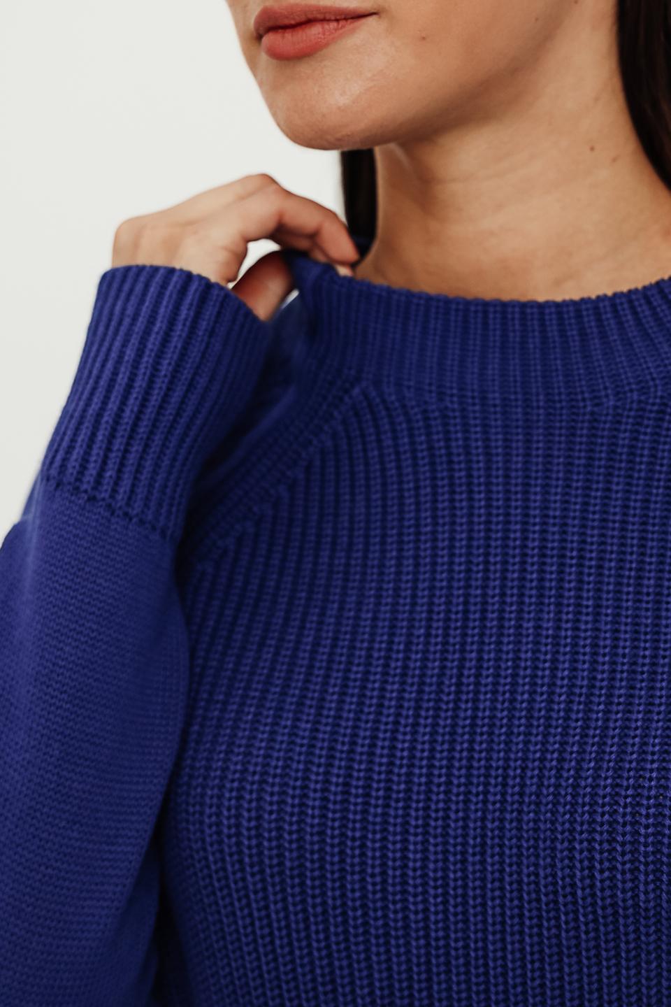 Пуловер Monari синий с вырезом