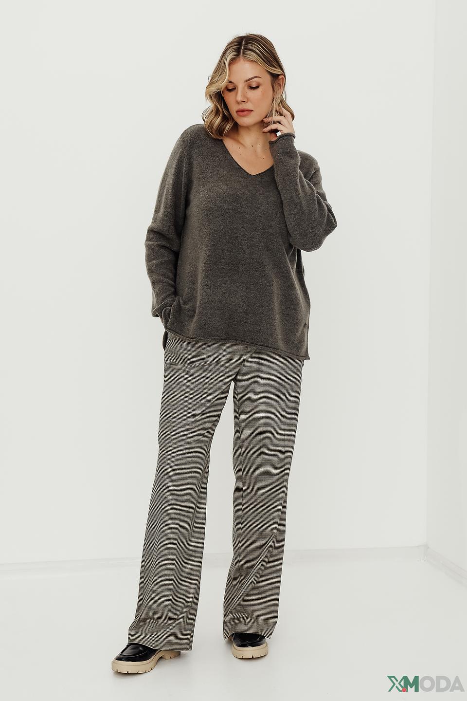 Пуловер Frapp V-образный вырез серый