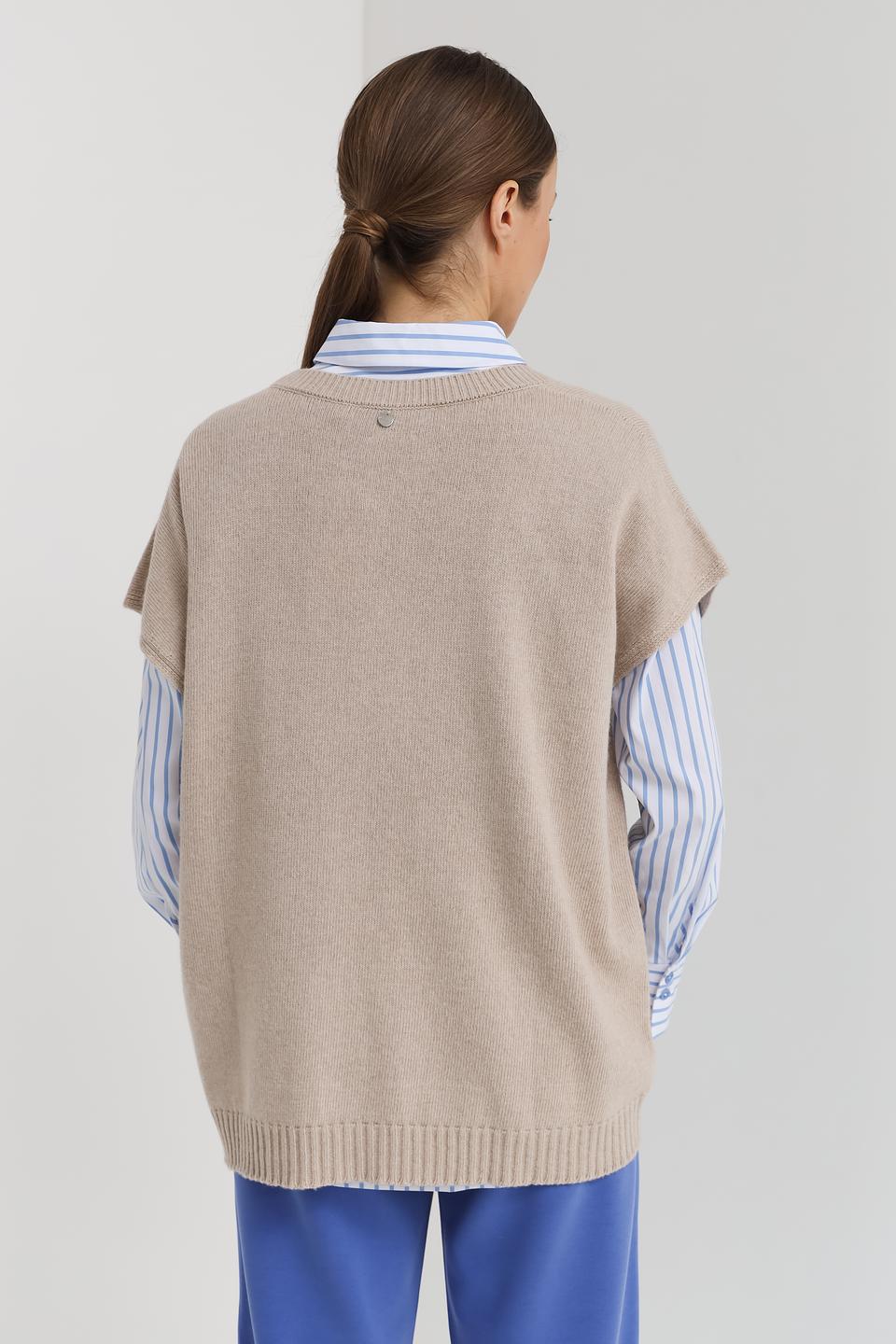 Жилет Rich and Royal бежевый