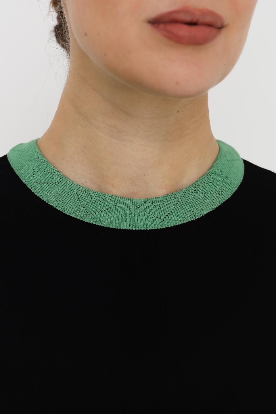 Пуловер Marc Cain с зелёной отделкой