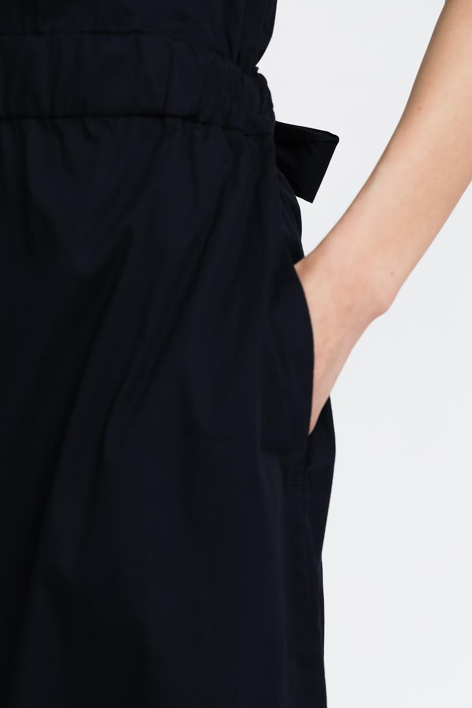 Платье Pezzo чёрное с V-образным вырезом