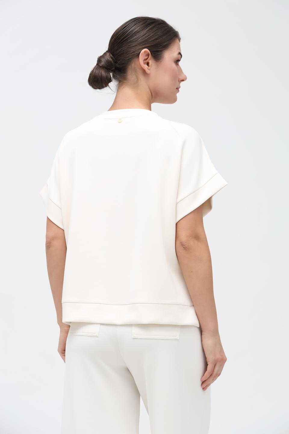 Пуловер Rich and Royal кремовый