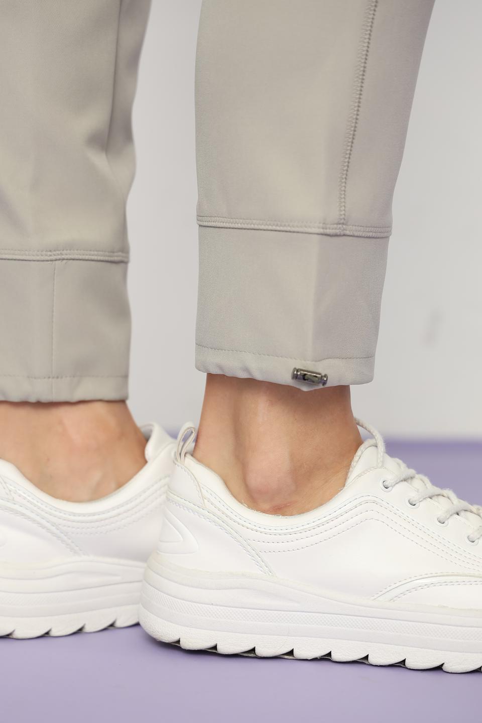 Брюки Lecomte серые приталенные