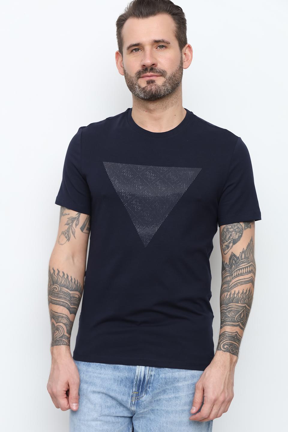 Футболка Guess с треугольным принтом