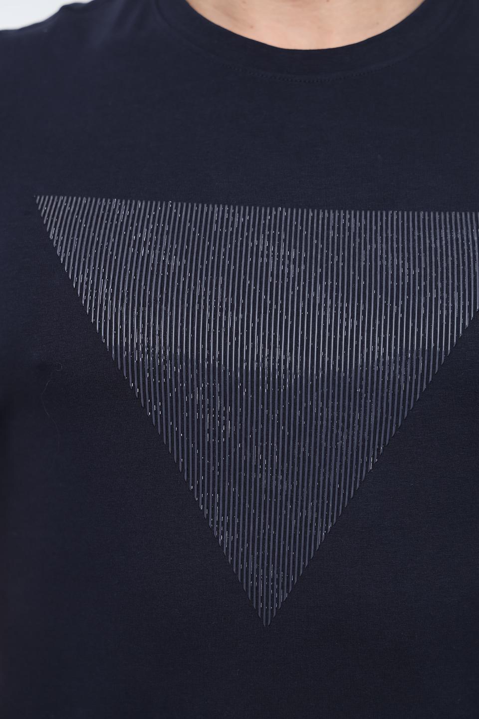 Футболка Guess с треугольным принтом