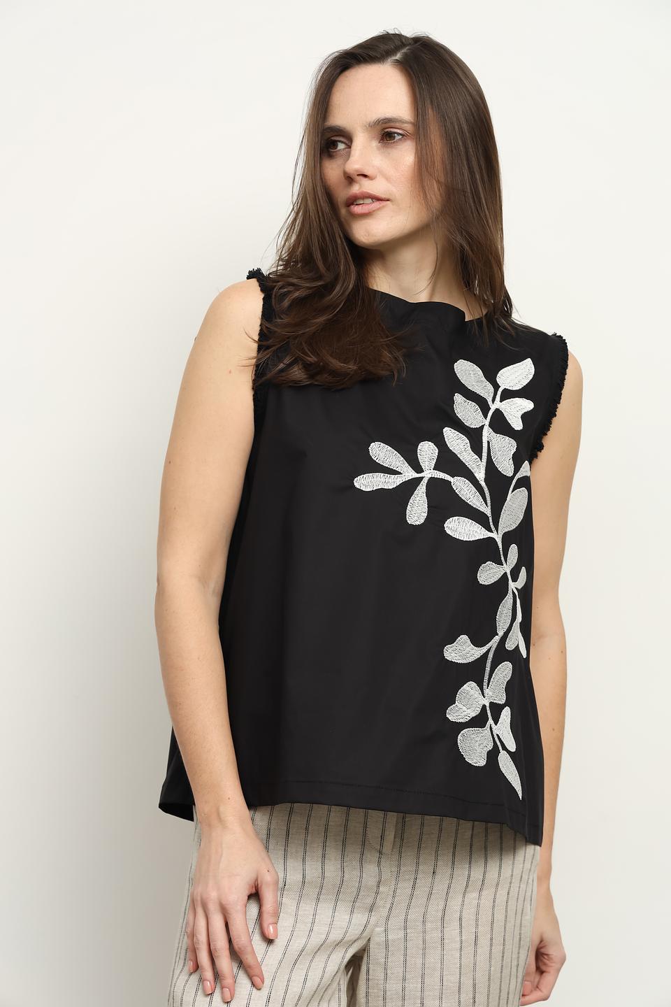 Блуза Icona с вышивкой чёрная