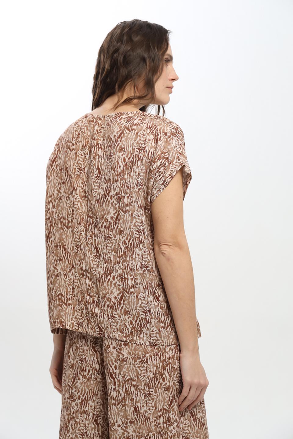 Блуза UNQ с принтом коричневый