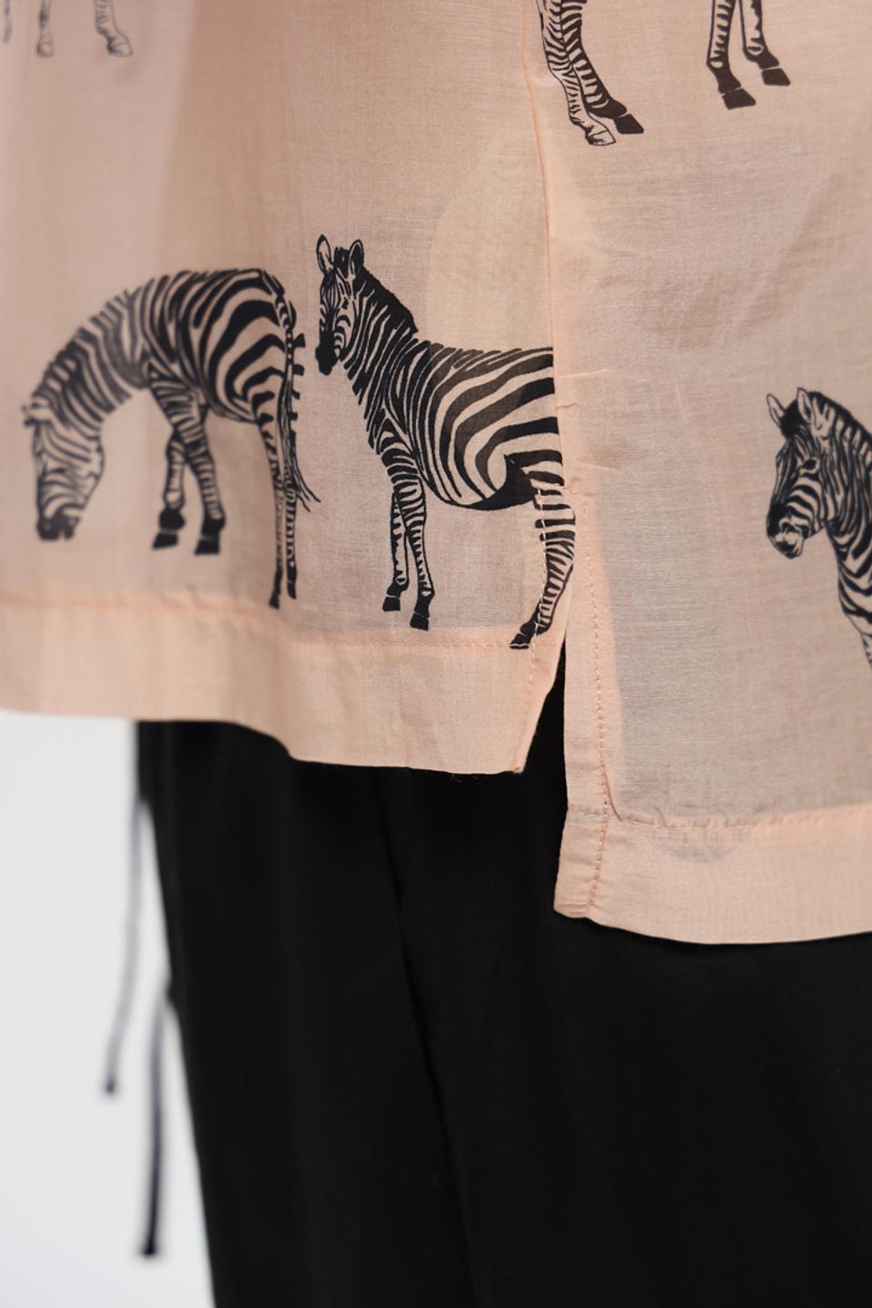 Блуза UNQ с зебрами персиковая
