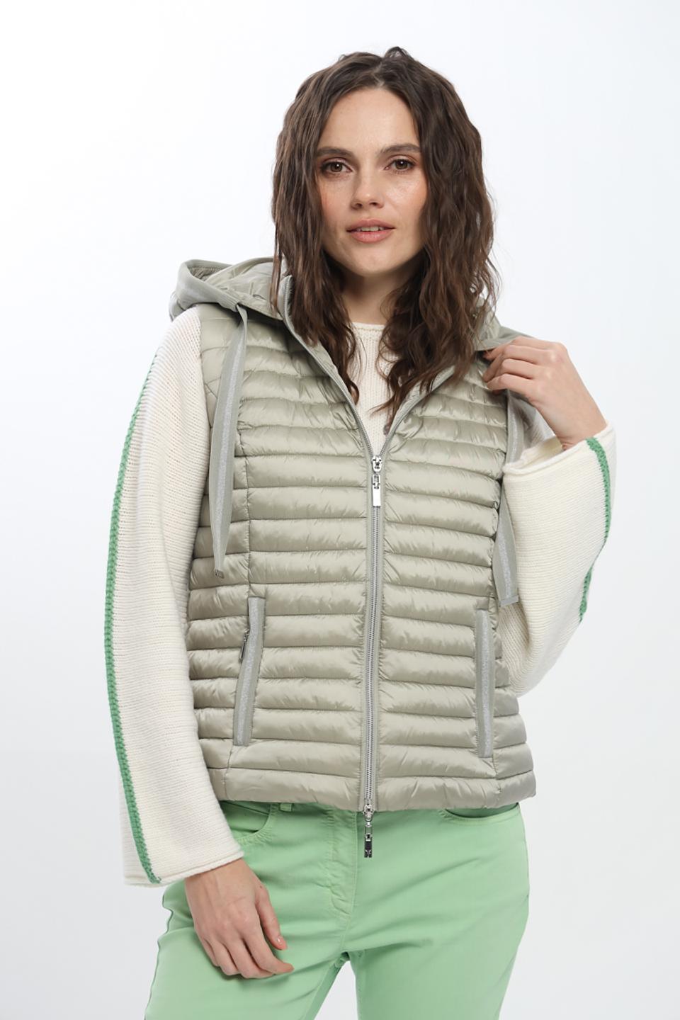 Жилет Monari стеганый с капюшоном бежевый