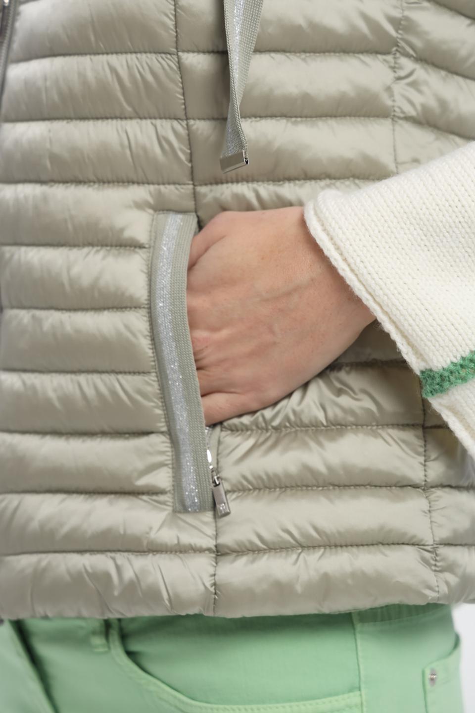 Жилет Monari стеганый с капюшоном бежевый