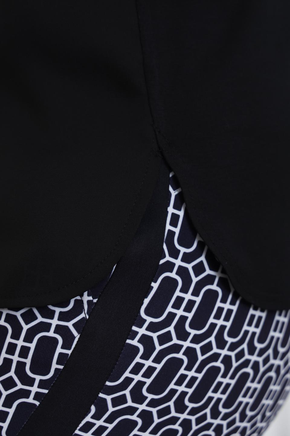 Блуза Frank Walder чёрная с V-образным вырезом