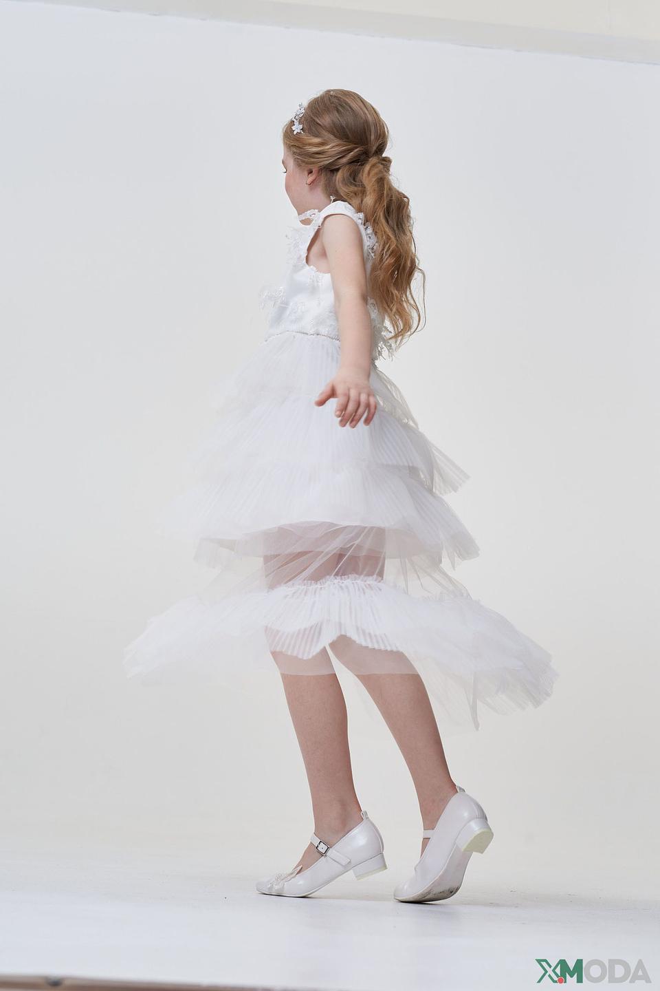 Платье Choupette с перьями, белое