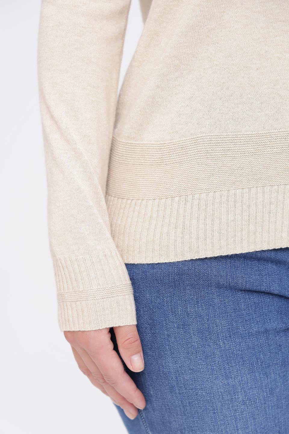 Пуловер Pezzo с вырезом бежевый