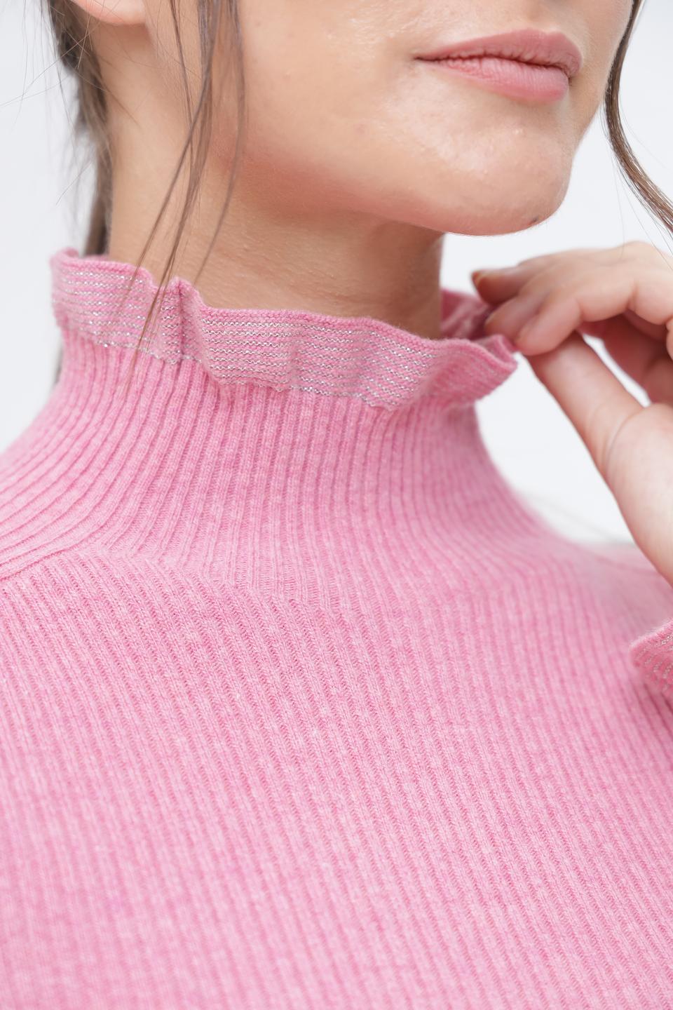Пуловер Pezzo с воротником-стойкой розовый