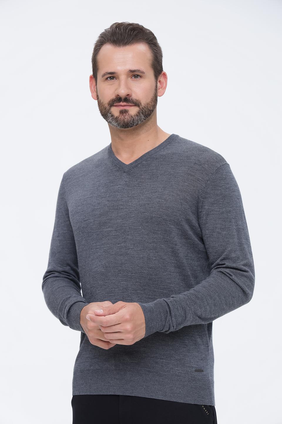Джемпер Bugatti V-образный серый