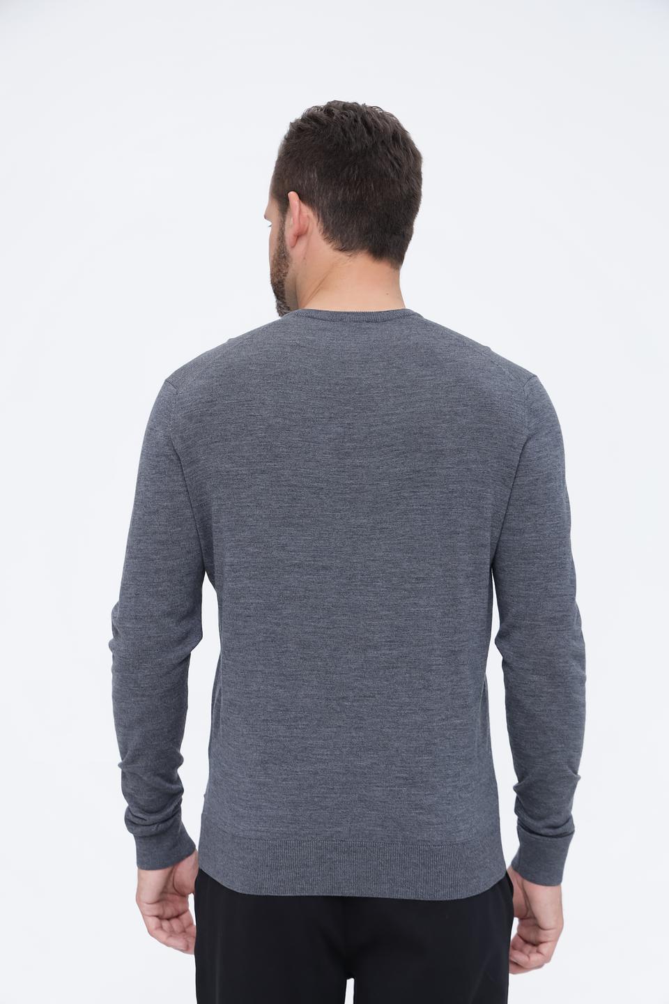 Джемпер Bugatti V-образный серый