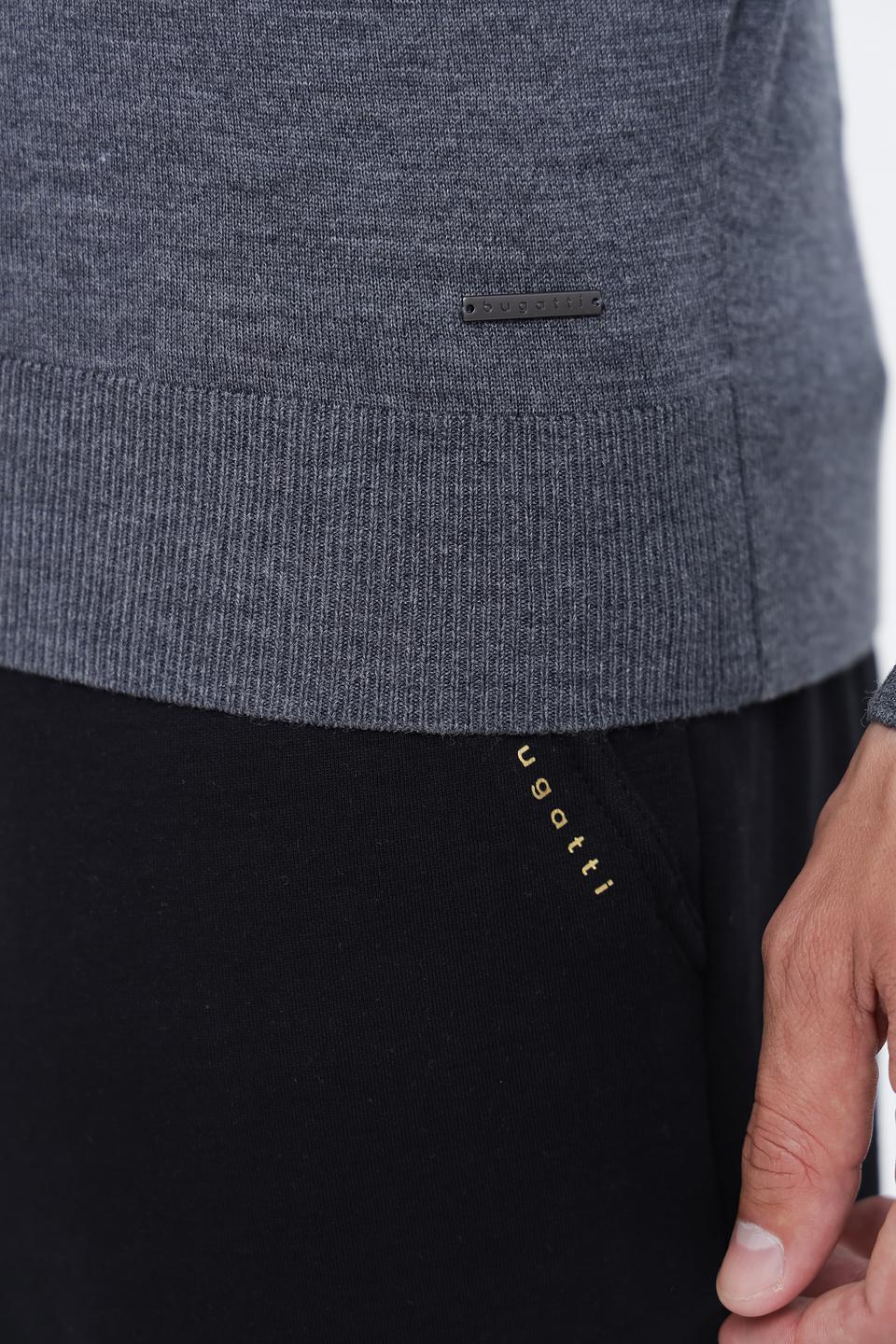 Джемпер Bugatti V-образный серый