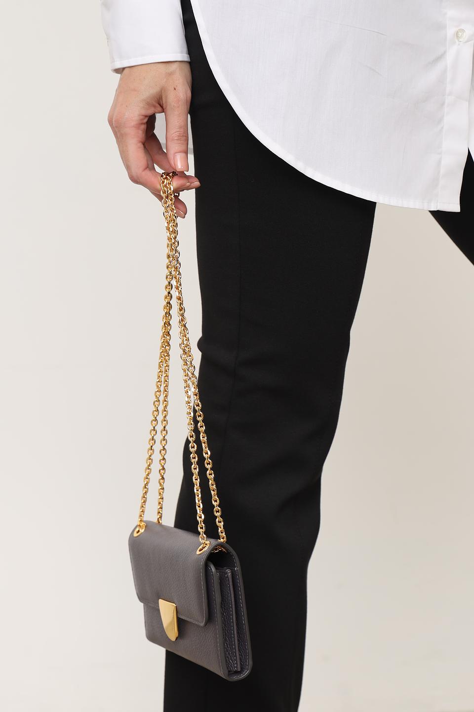 Сумка Coccinelle серая на цепочке