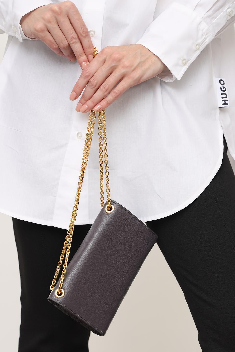 Сумка Coccinelle серая на цепочке