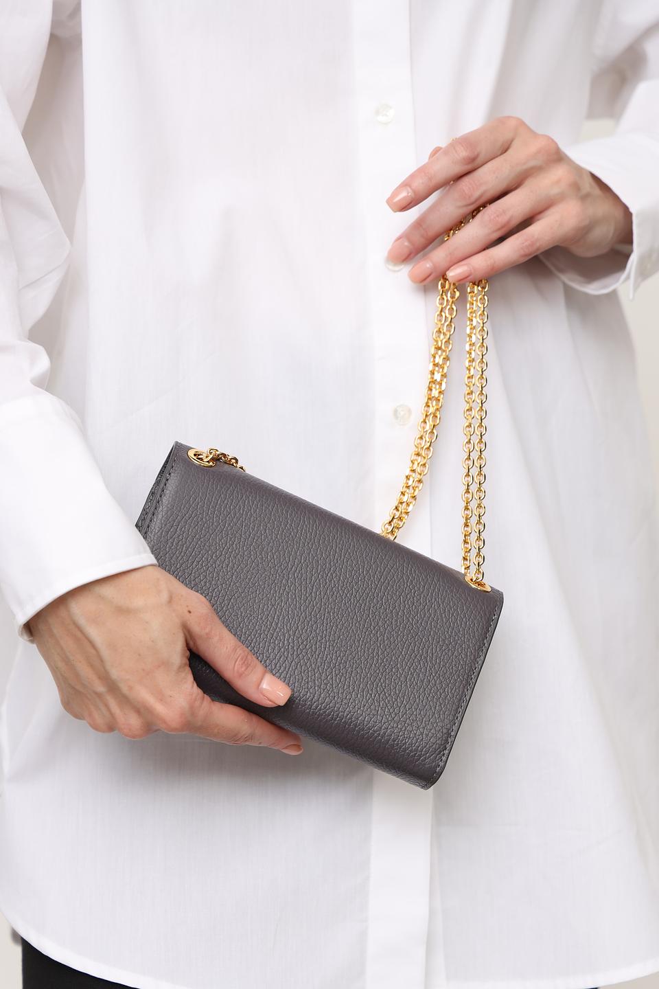 Сумка Coccinelle серая на цепочке