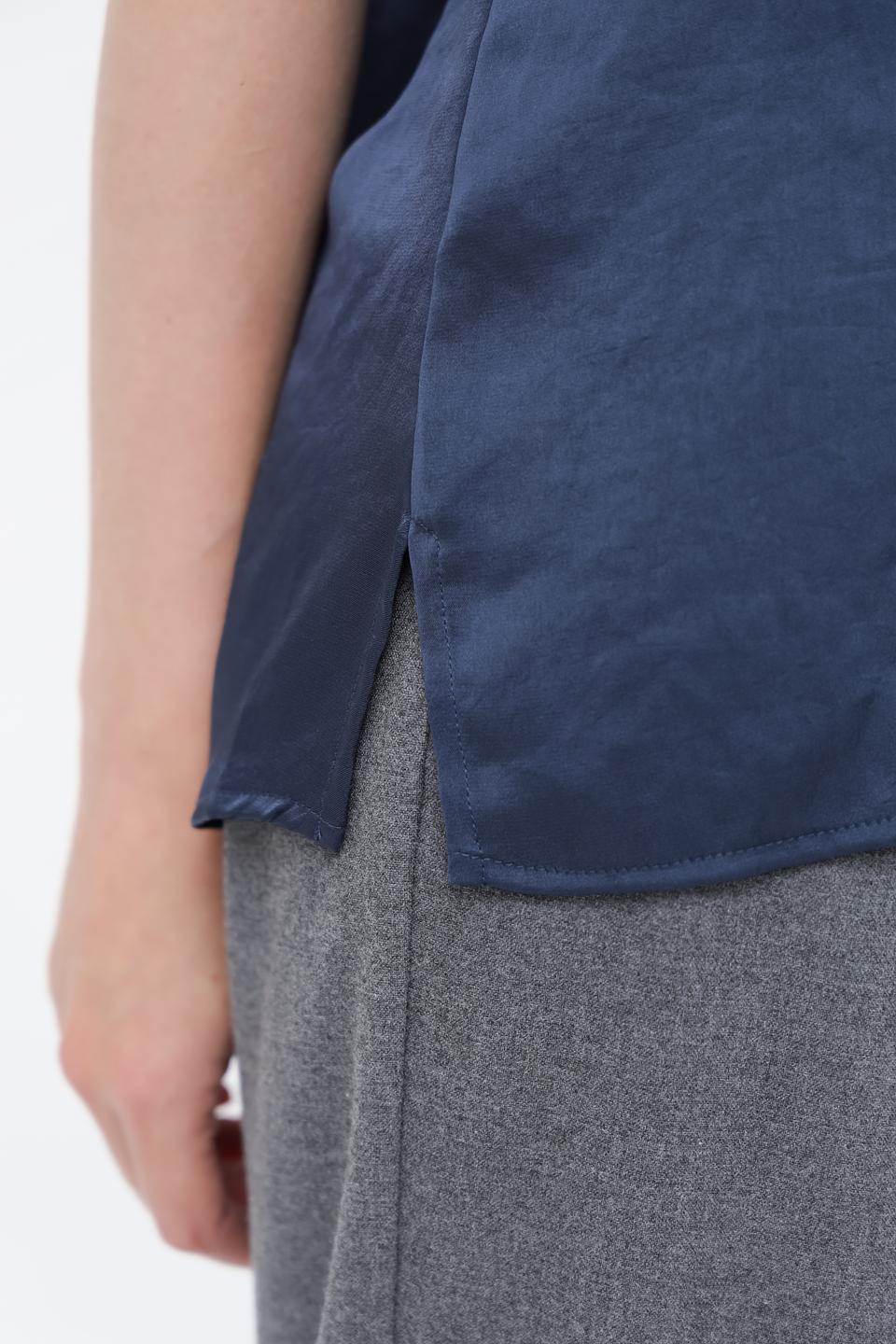 Топ Luisa Cerano синий с V-образным вырезом