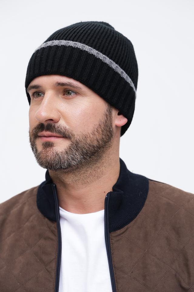 Шапка Wegener мужская чёрная с полосой