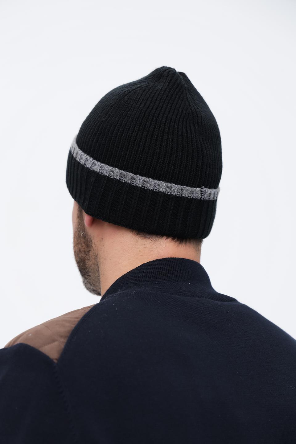 Шапка Wegener мужская чёрная с полосой