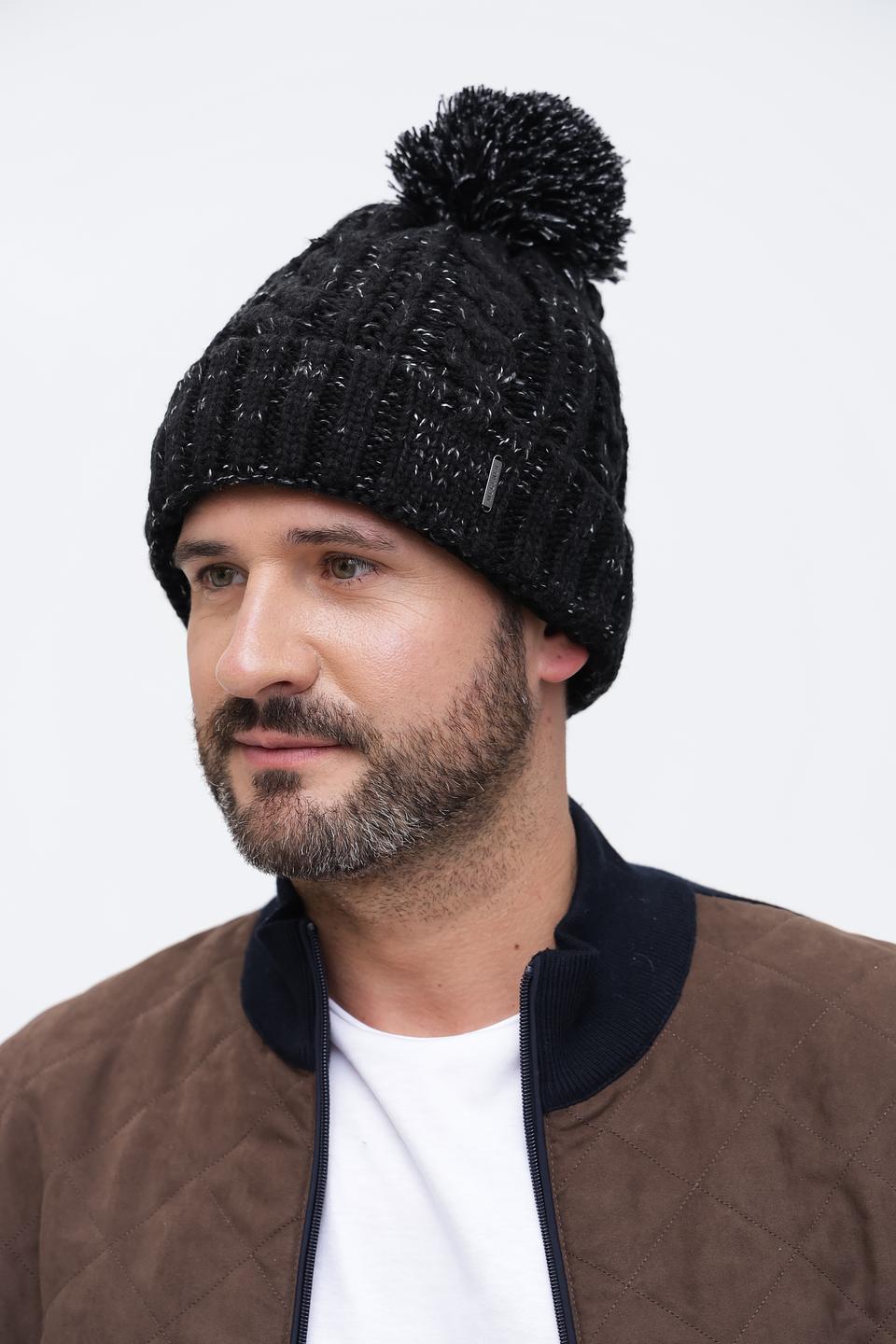 Шапка Wegener с помпоном чёрная