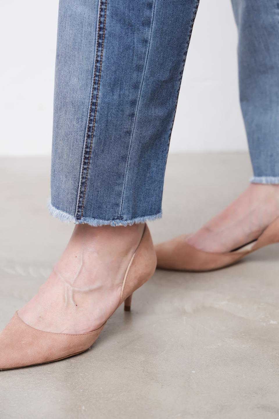 Джинсы Marc Cain с контрастной отстрочкой голубой