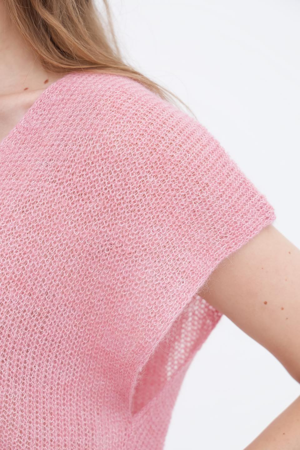 Жилет Lecomte розовый вязаный с V-образным вырезом