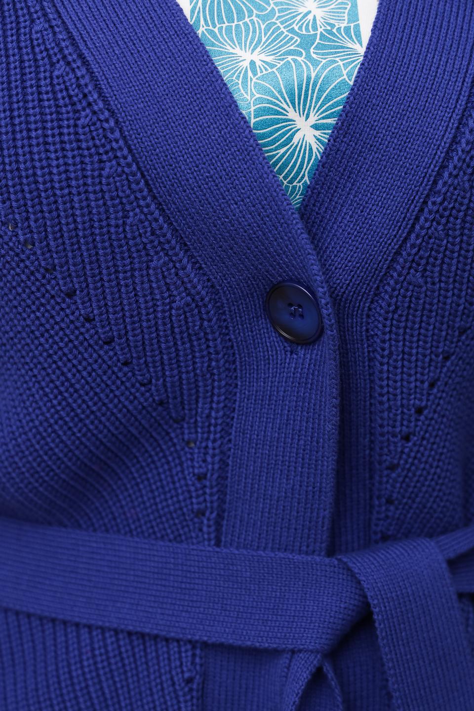 Жилет Bianca вязаный с поясом синий