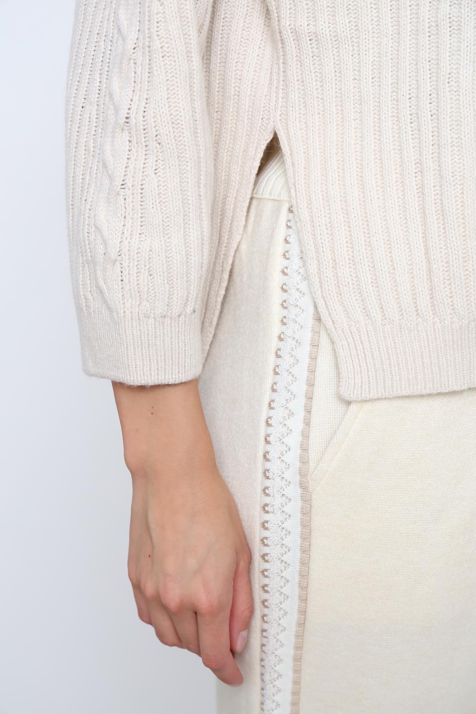 Джемпер Tricot Chic с косами бежевый