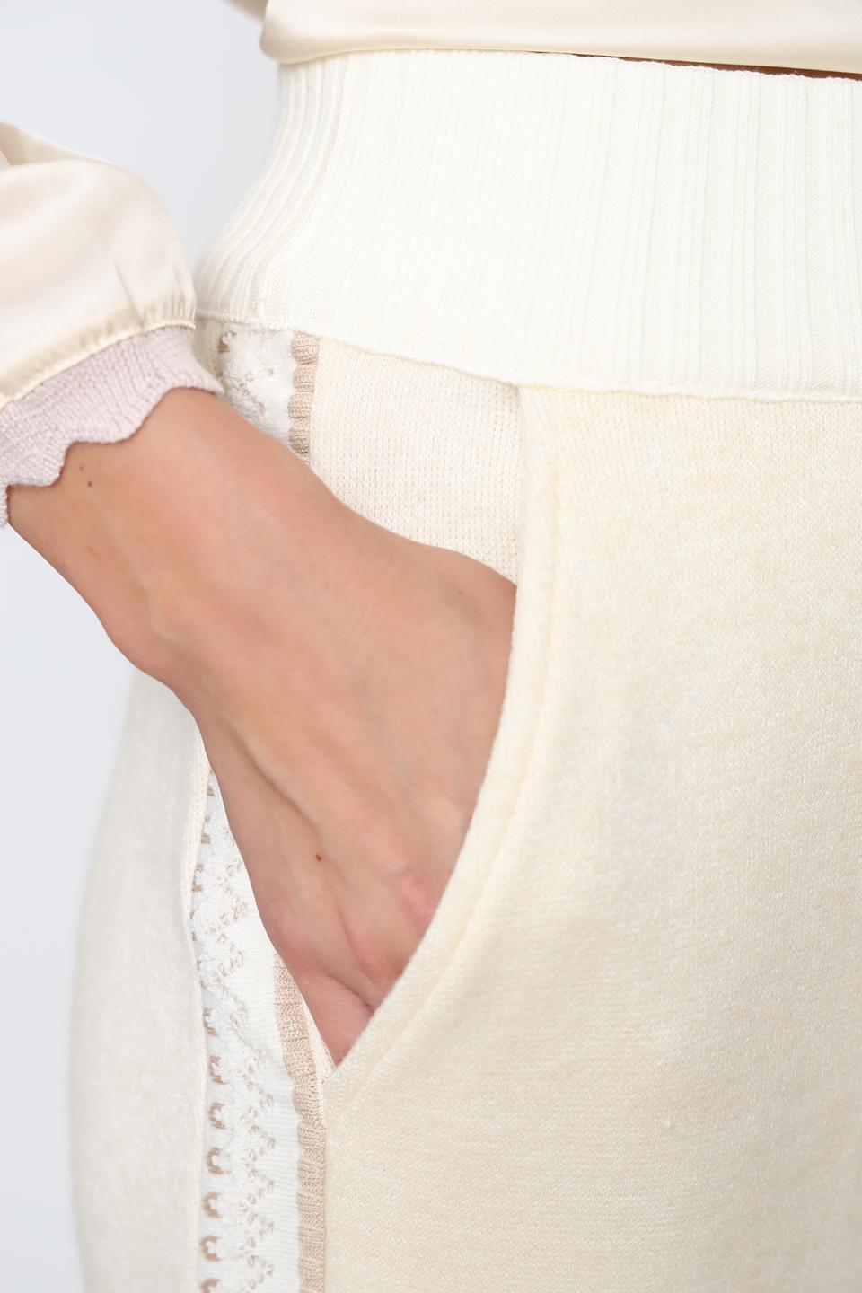 Брюки Tricot Chic с декоративной отделкой