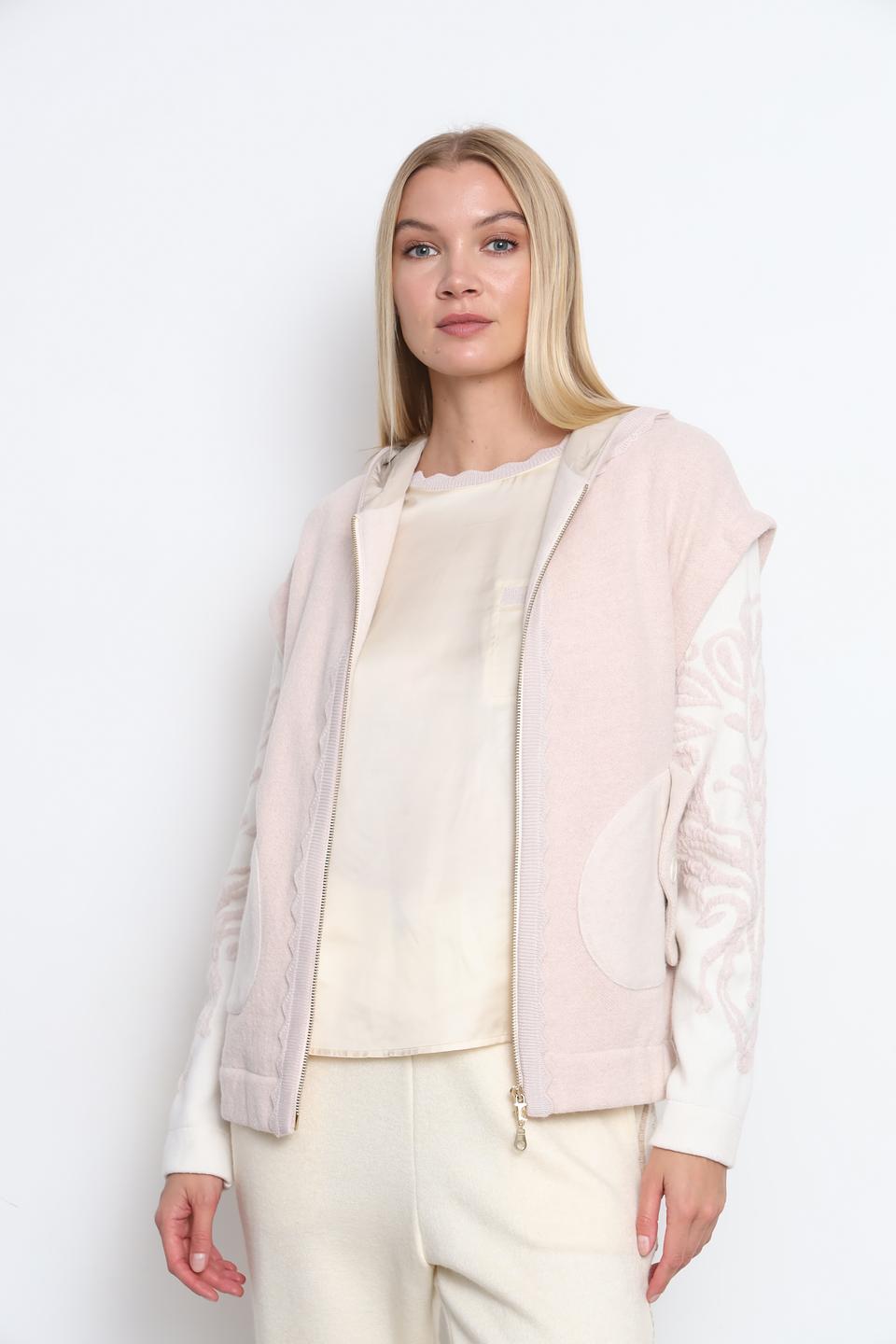 Жилет Tricot Chic с капюшоном пудровый