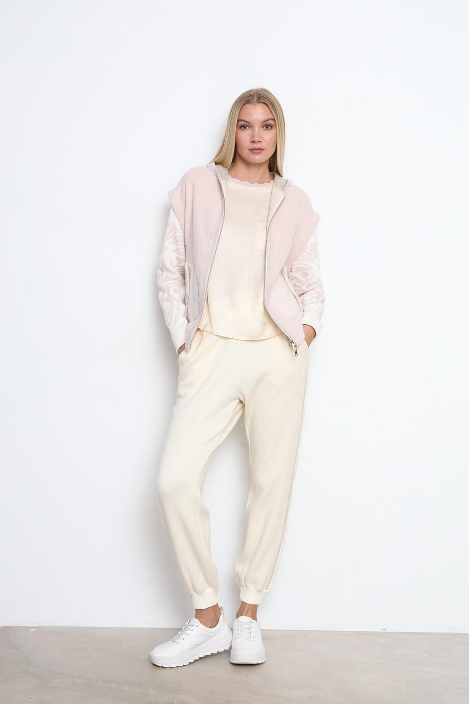 Жилет Tricot Chic с капюшоном пудровый