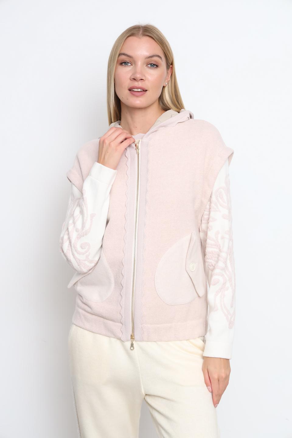 Жилет Tricot Chic с капюшоном пудровый