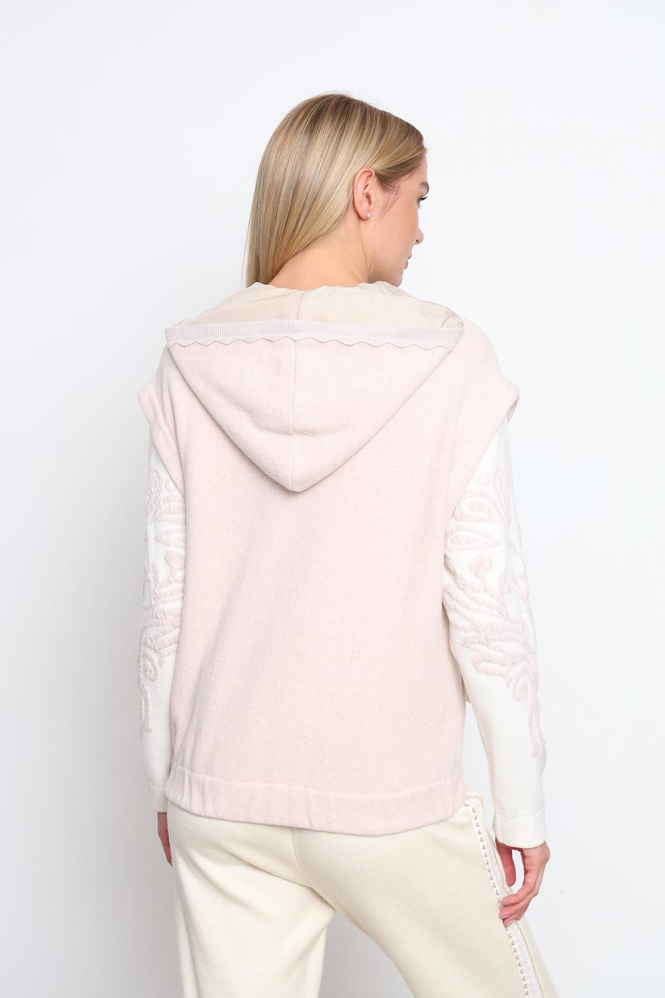 Жилет Tricot Chic с капюшоном пудровый
